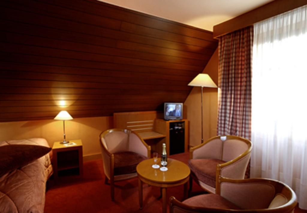 Hotel Aux Chants Des Oiseaux Ottrott Esterno foto