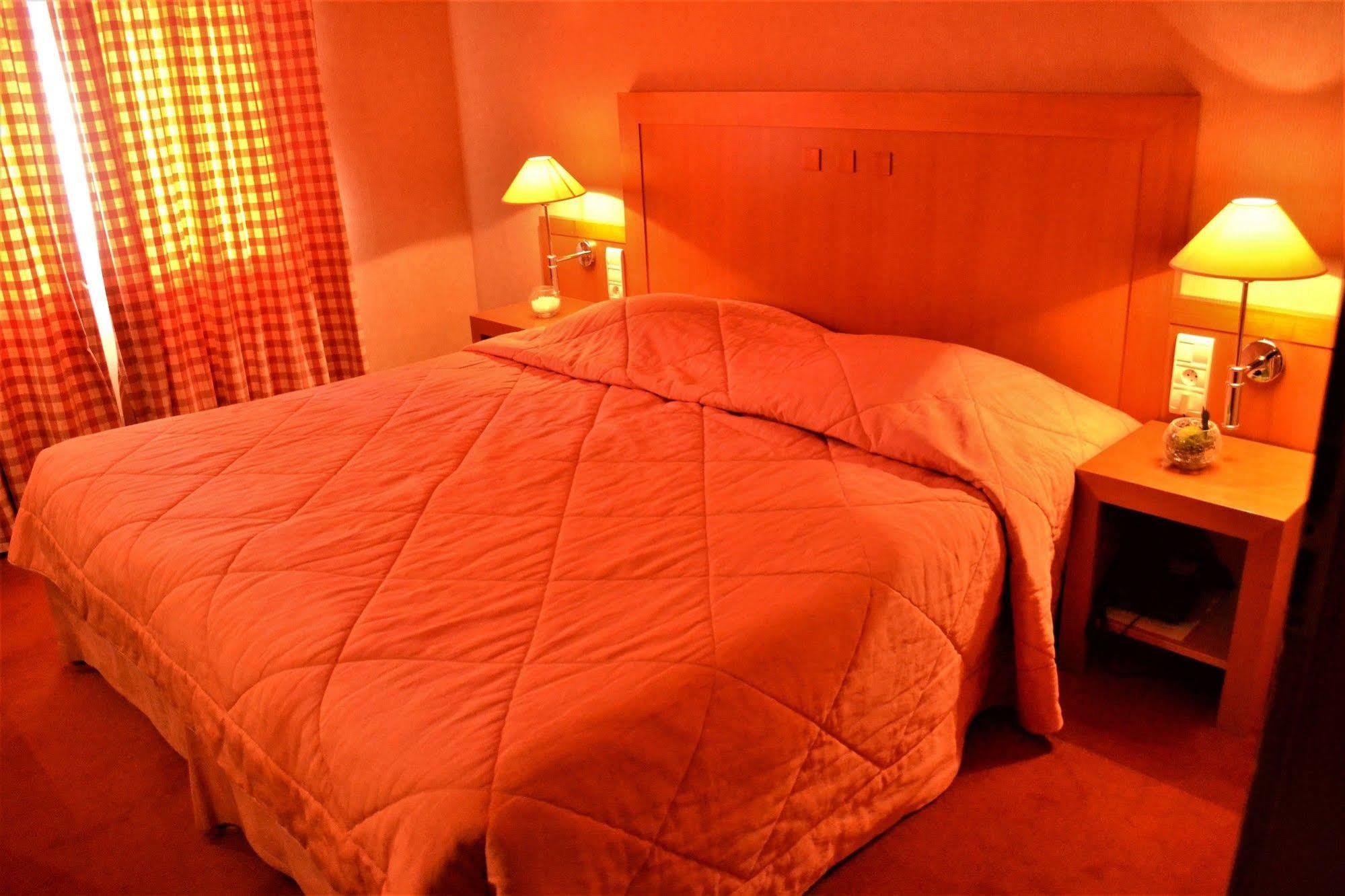Hotel Aux Chants Des Oiseaux Ottrott Esterno foto